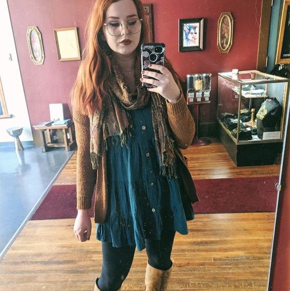 Meet your Posher, Anna - Picture 2 of 2